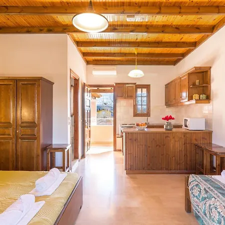 Nikos Pool House & Hotel