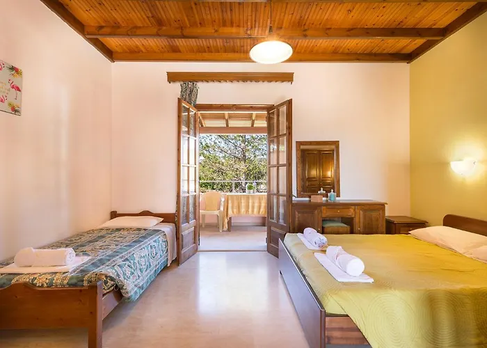 Nikos Pool House & 3*