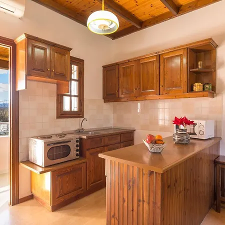 Nikos Pool House & Отель Сидарион