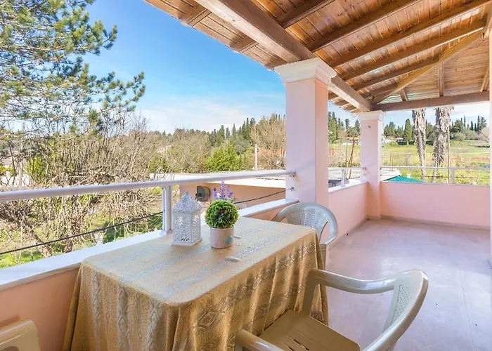 Nikos Pool House & 3*