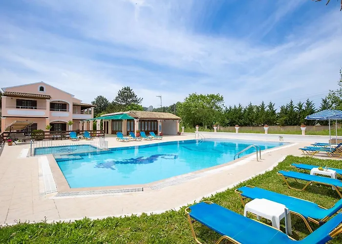 Nikos Pool House & 3*