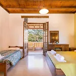 Nikos Pool House&apartments 3*