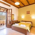 Nikos Pool House & 3*